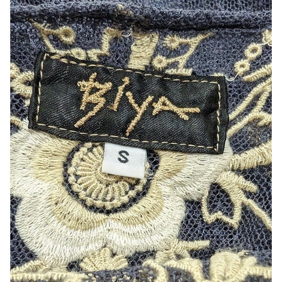 Biya Johnny Was Top Blue Floral Embroidered Mesh Nylon Sheer Misses Size S Flaws - Picture 8 of 9